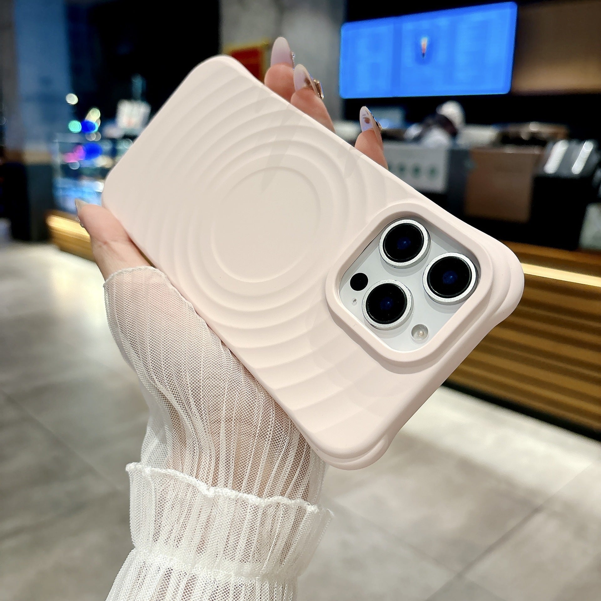 Applicable to Apple 17Promax magnetic mobile phone case, liquid silicone ripple pattern all-inclusive anti-drop Apple 16 mobile phone case.