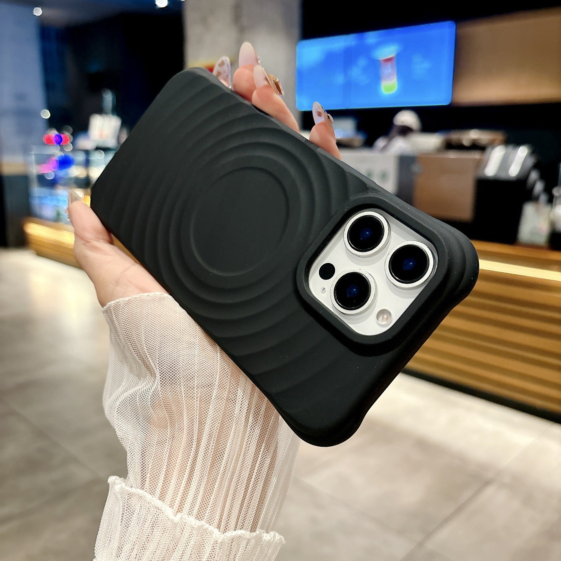 Applicable to Apple 17Promax magnetic mobile phone case, liquid silicone ripple pattern all-inclusive anti-drop Apple 16 mobile phone case.