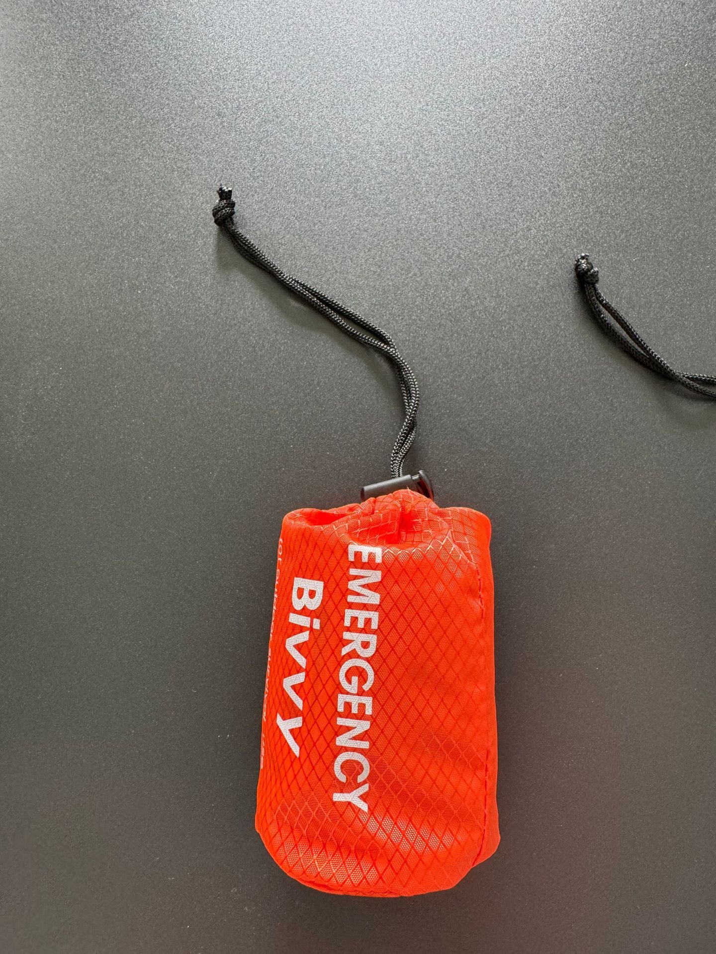 Cross-border outdoor first aid sleeping bag emergency camping hiking mountain climbing field temperature loss insulation distress equipment thermal insulation sleeping bag