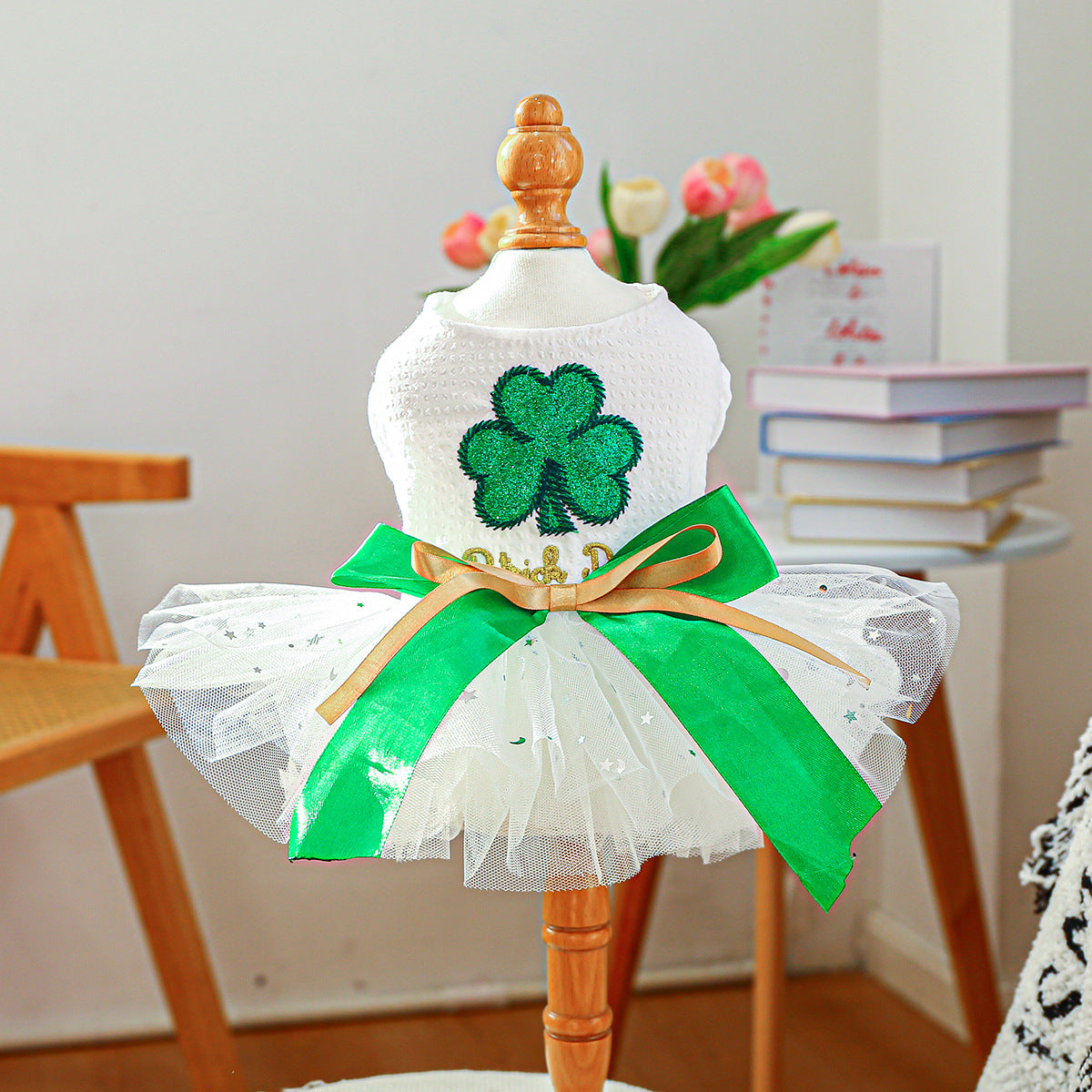 PETCIRCLE pet dog dog cat clothing clothing fluffy gauze skirt chest back high-end dress wedding collection