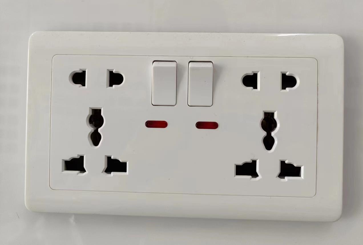 Switching power socket panel Household 86-type concealed panel British five-hole wall power USB socket panel