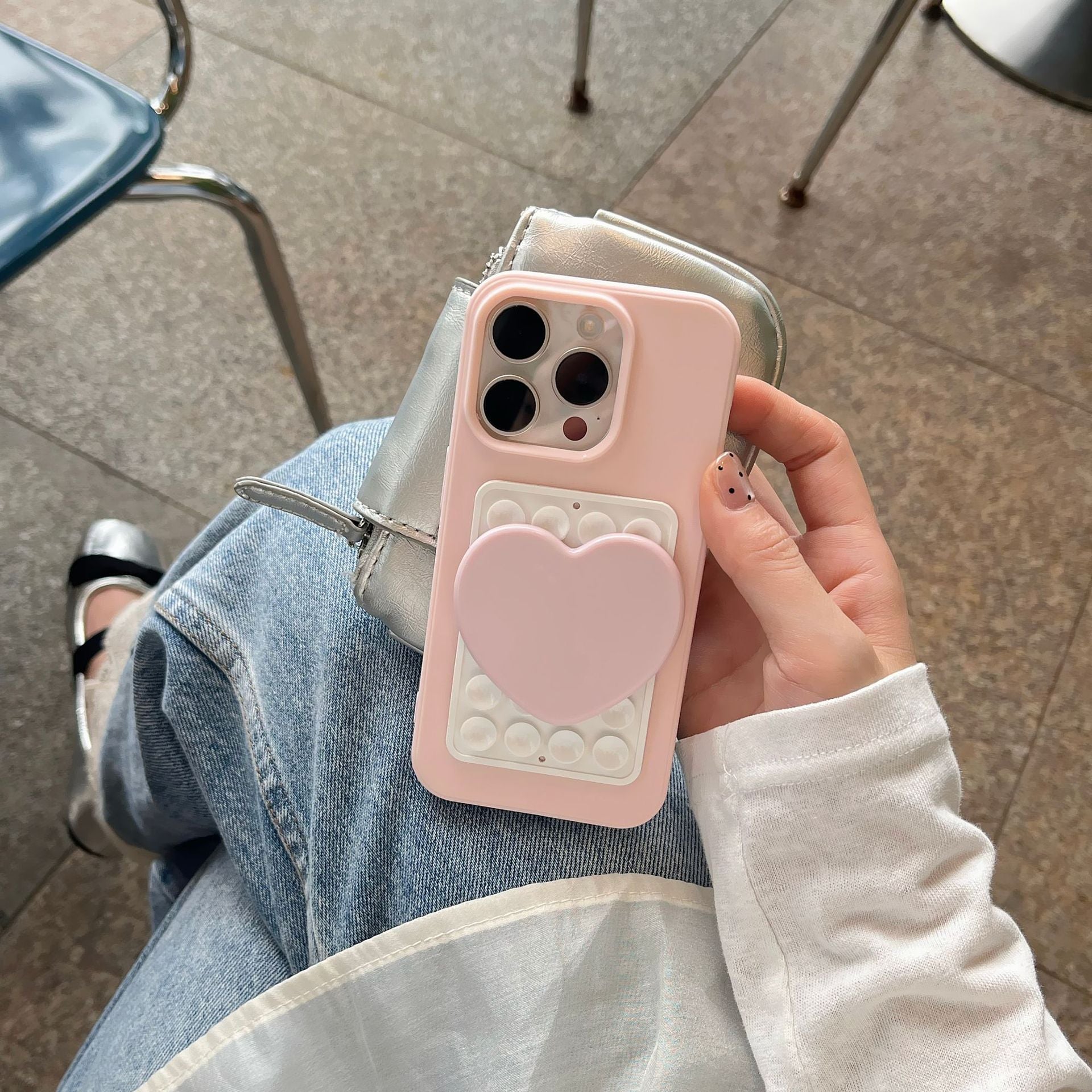 Simple contrasting color suction cup love mirror for iPhone16 Apple 16ProMax mobile phone case 15