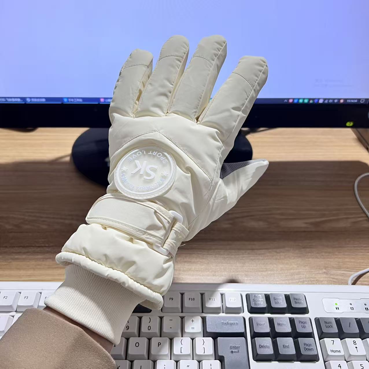 Ski gloves women's winter riding warm thickened velvet cotton cold and windproof touch screen outdoor cute anti-splashing