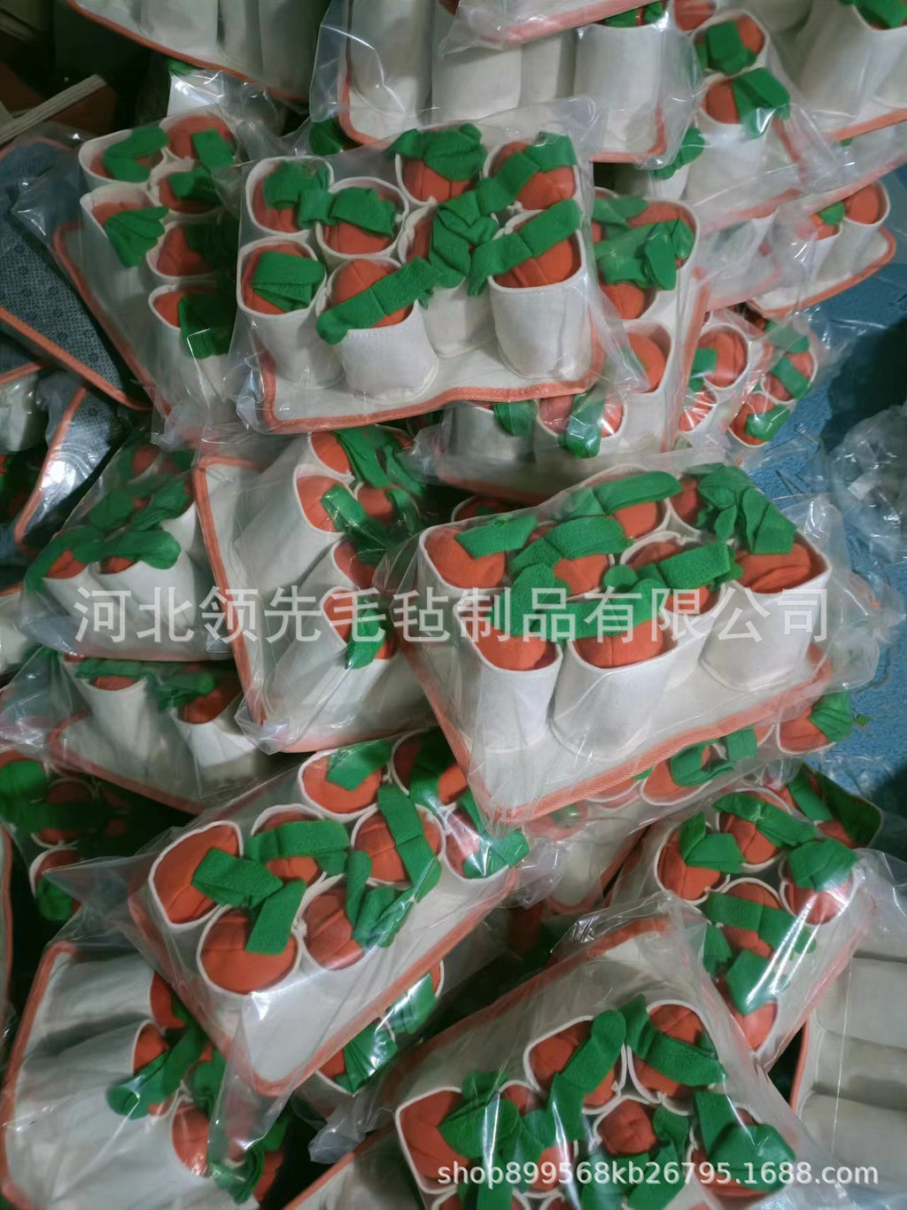 New pet sniffing pad pulling radish pet toy dog slow food pad cat and dog educational training sound and smell pad