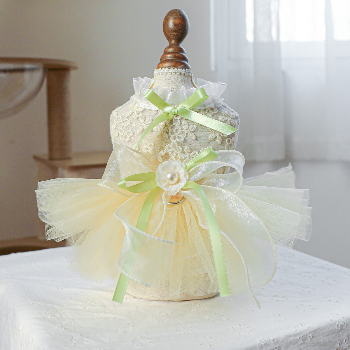 PETCIRCLE pet dog dog cat clothing clothing fluffy gauze skirt chest back high-end dress wedding collection