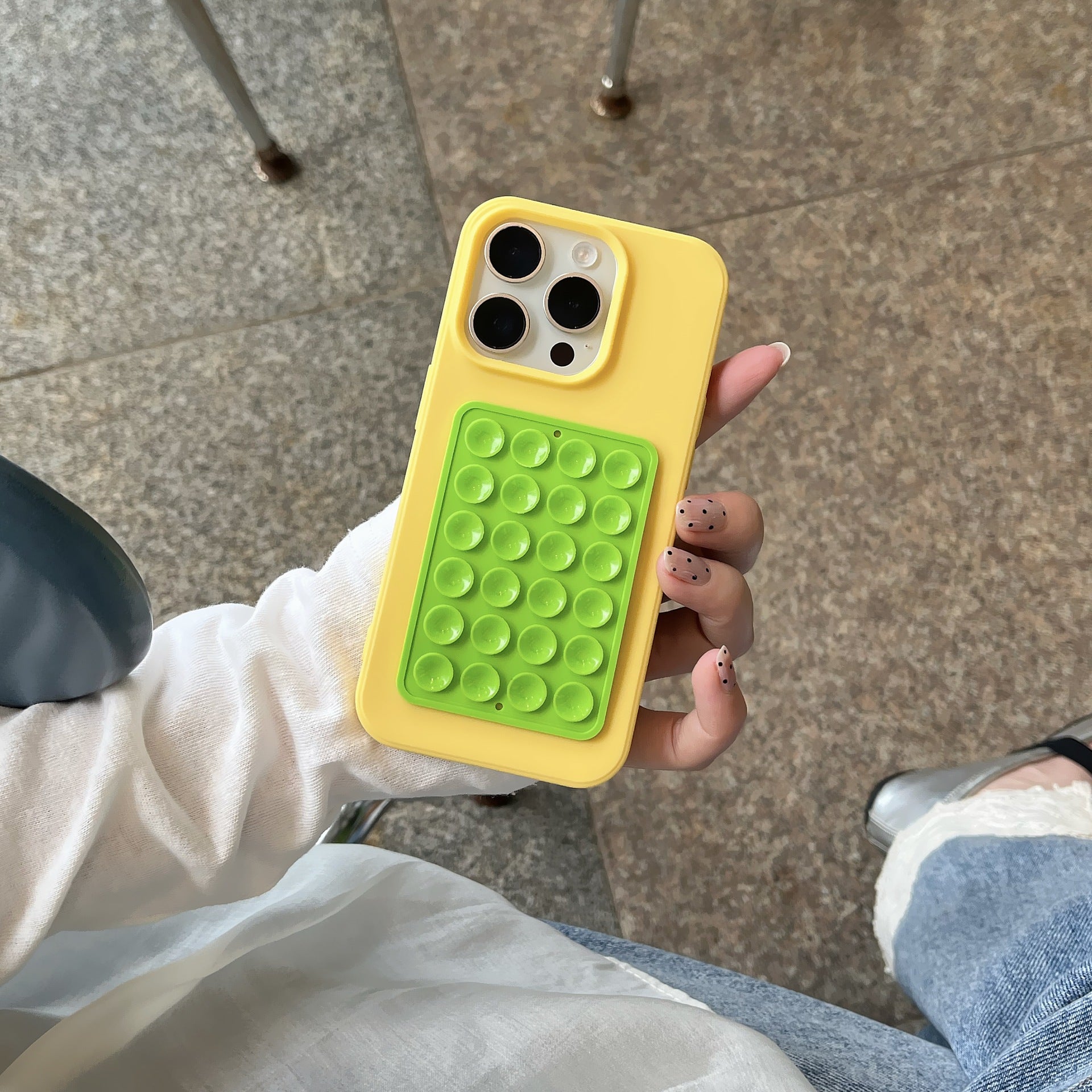 Simple contrasting color suction cup love mirror for iPhone16 Apple 16ProMax mobile phone case 15