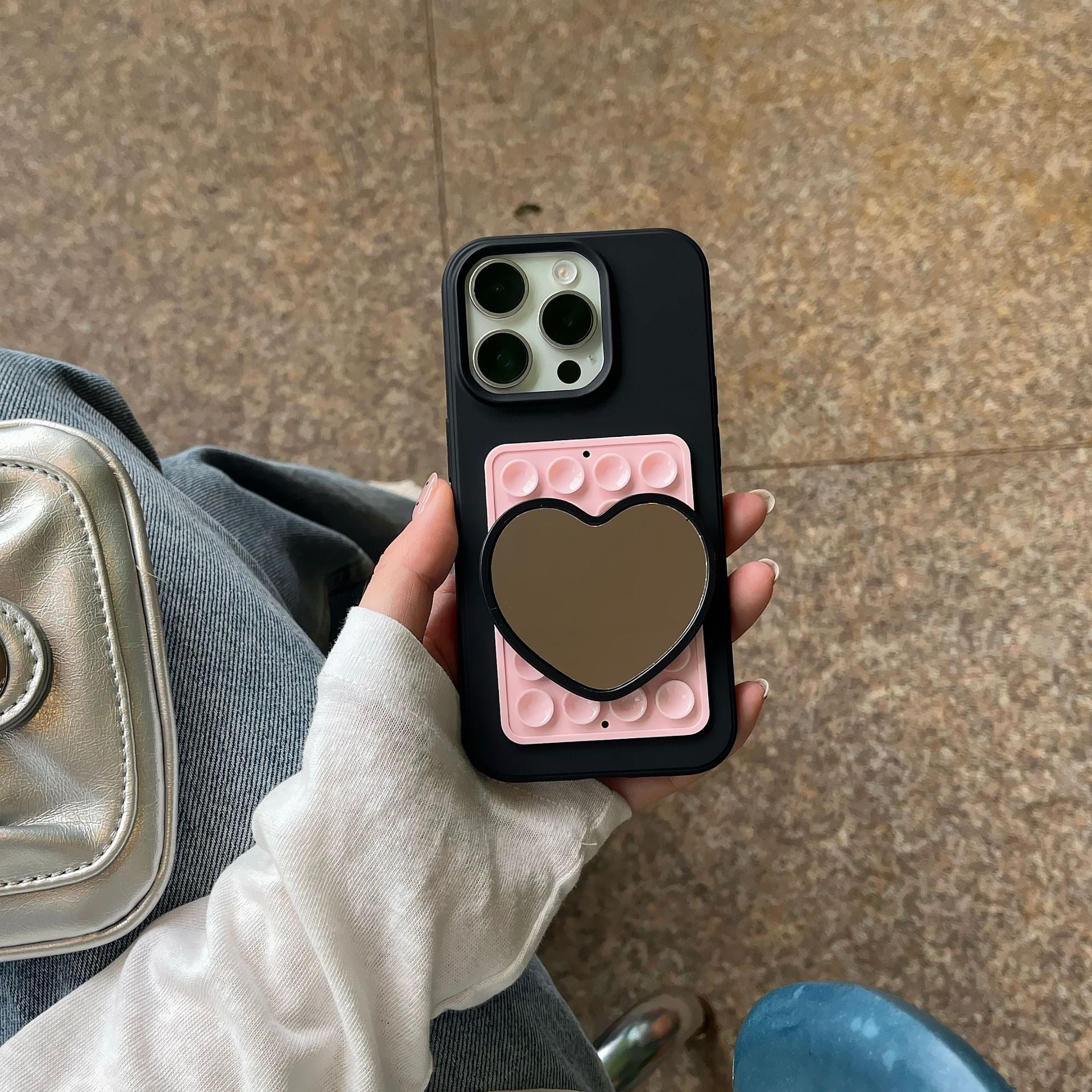 Simple contrasting color suction cup love mirror for iPhone16 Apple 16ProMax mobile phone case 15