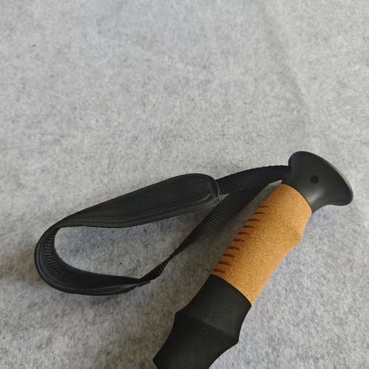 7075 aluminum alloy outer lock hiking pole, professional outdoor hiking and camping equipment, easy to carry