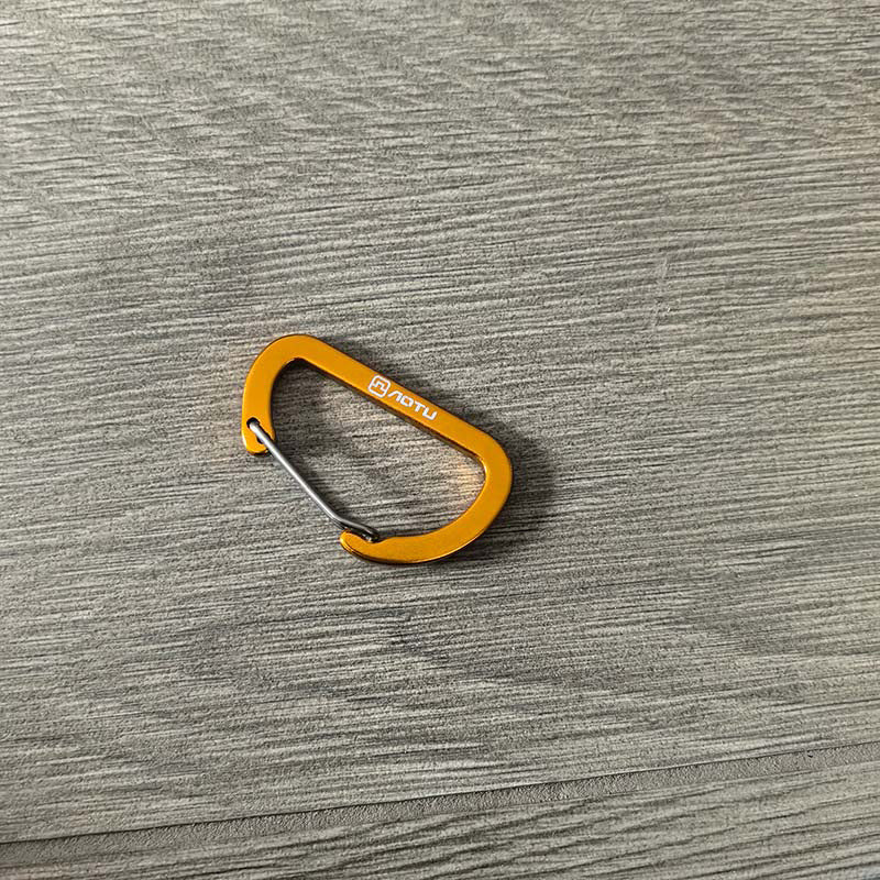 Large outdoor mountaineering buckle D-hook hiking keychain, camping backpack fast external water bottle, safety lock