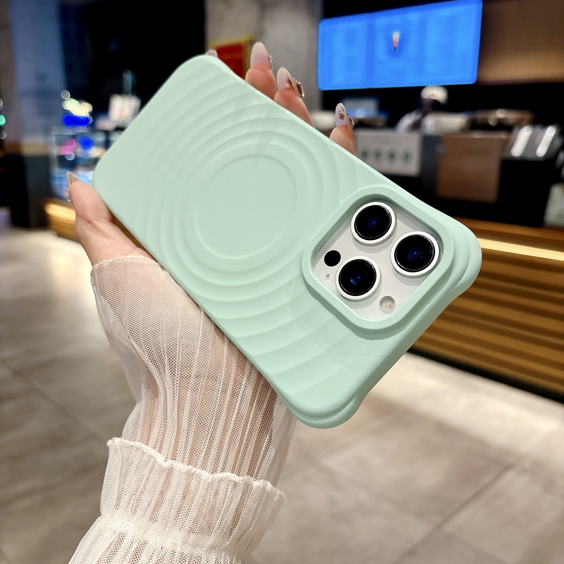 Applicable to Apple 17Promax magnetic mobile phone case, liquid silicone ripple pattern all-inclusive anti-drop Apple 16 mobile phone case.