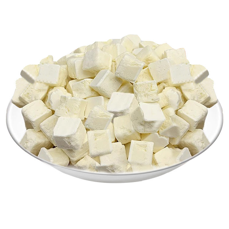 Cat snacks Freeze-dried goat milk kernels Cheese cubes Fatten and nourish hair and gills into complementary food for kittens Mixed with food Pet snacks