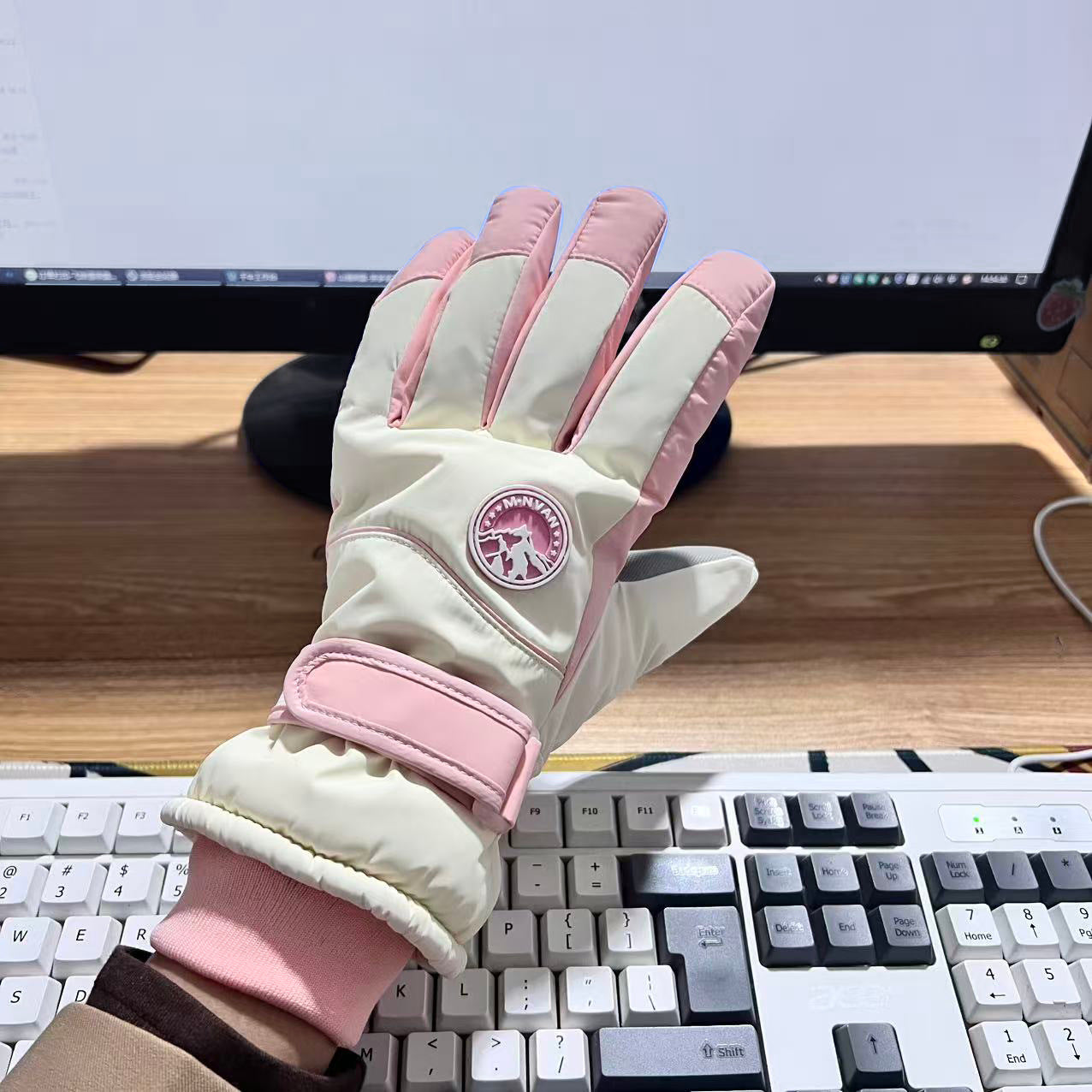 Ski gloves women's winter riding warm thickened velvet cotton cold and windproof touch screen outdoor cute anti-splashing