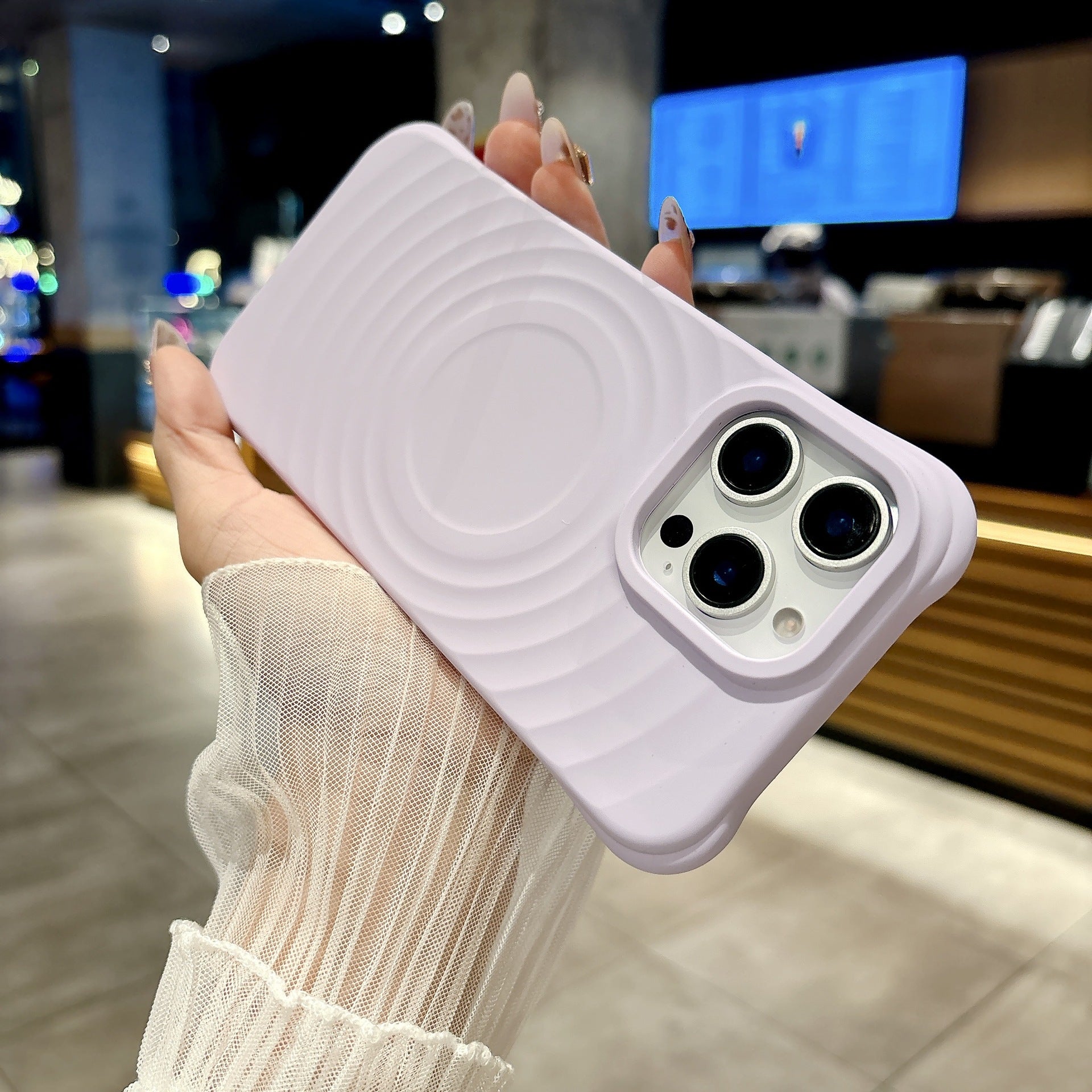 Applicable to Apple 17Promax magnetic mobile phone case, liquid silicone ripple pattern all-inclusive anti-drop Apple 16 mobile phone case.